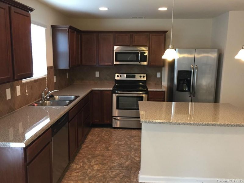 5517 Twin Brook Dr, Charlotte, NC 28269