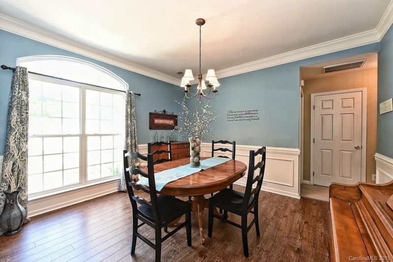 9836 Mitchell Glen Dr, Charlotte, NC 28277