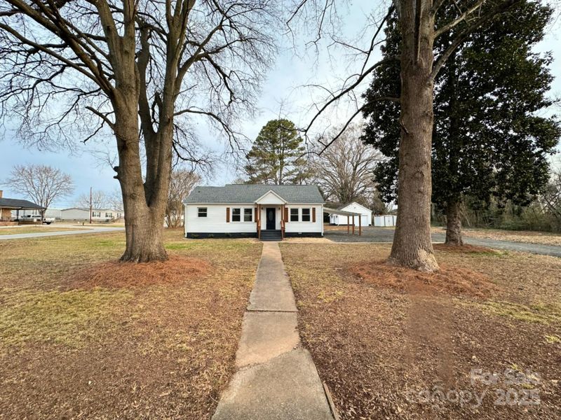 810 8th Avenue Extension, Cramerton, NC 28032