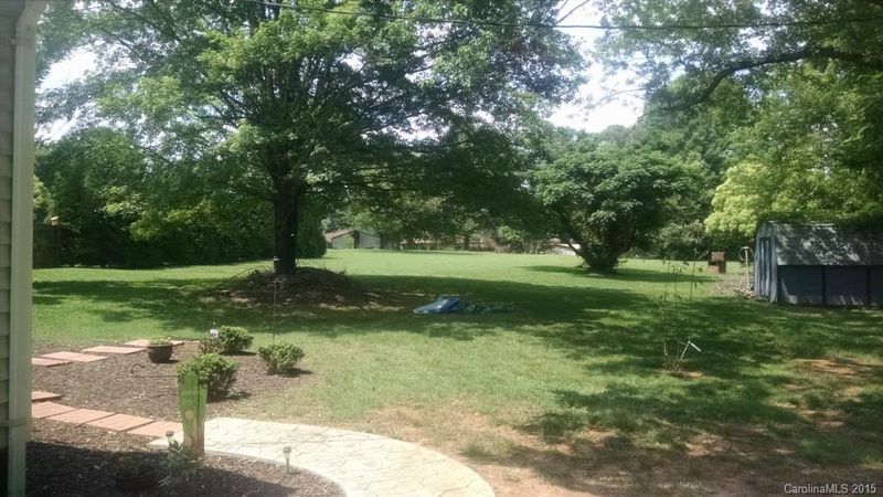 529 Hartness Rd, Statesville, NC 28677