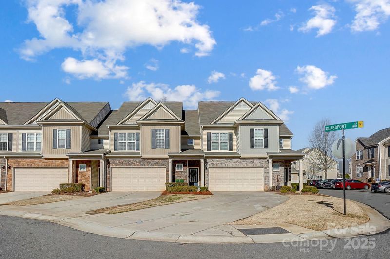 5806 Glassport Ln, Charlotte, NC 28210