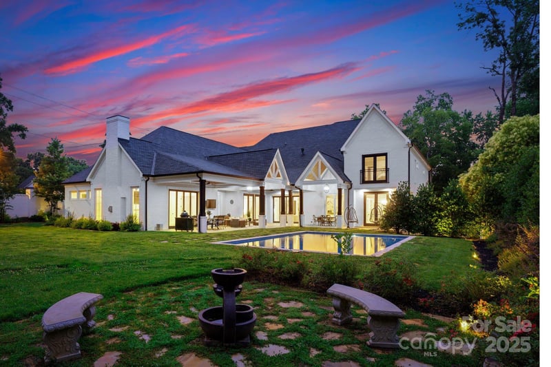 5527 Carmel Park Dr, Charlotte, NC 28226