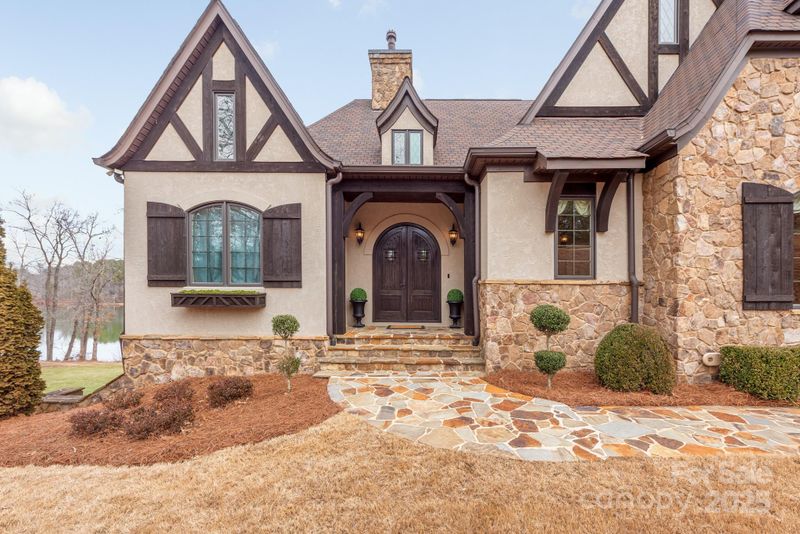8128 Bayview Ln, Belmont, NC 28012