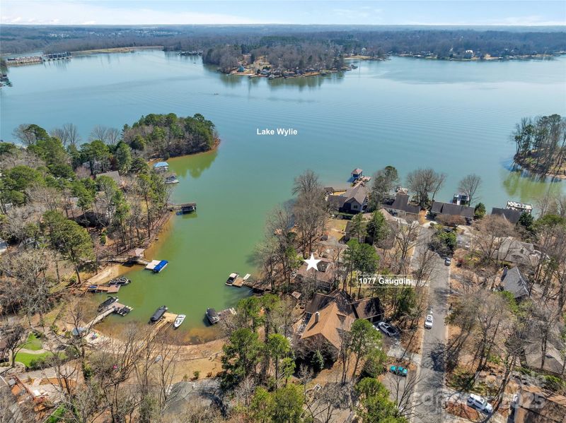 1077 Gauguin Ln, Tega Cay, SC 29708