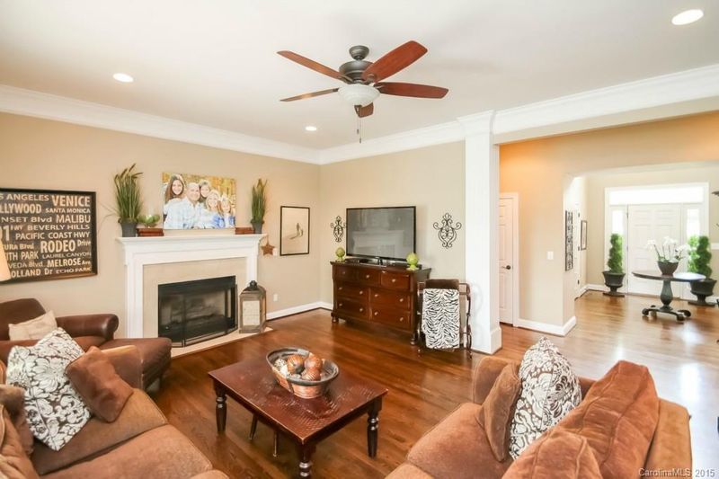10021 Hazelview Dr, Charlotte, NC 28277