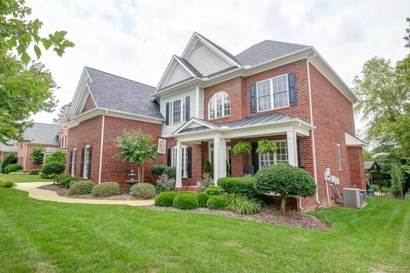 10021 Hazelview Dr, Charlotte, NC 28277