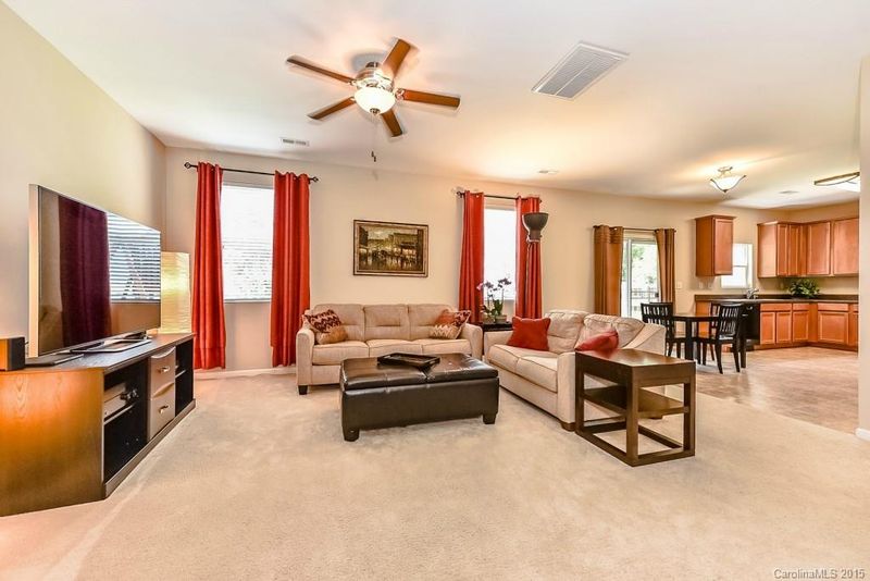 2126 Savannah Hills Dr, Matthews, NC 28105