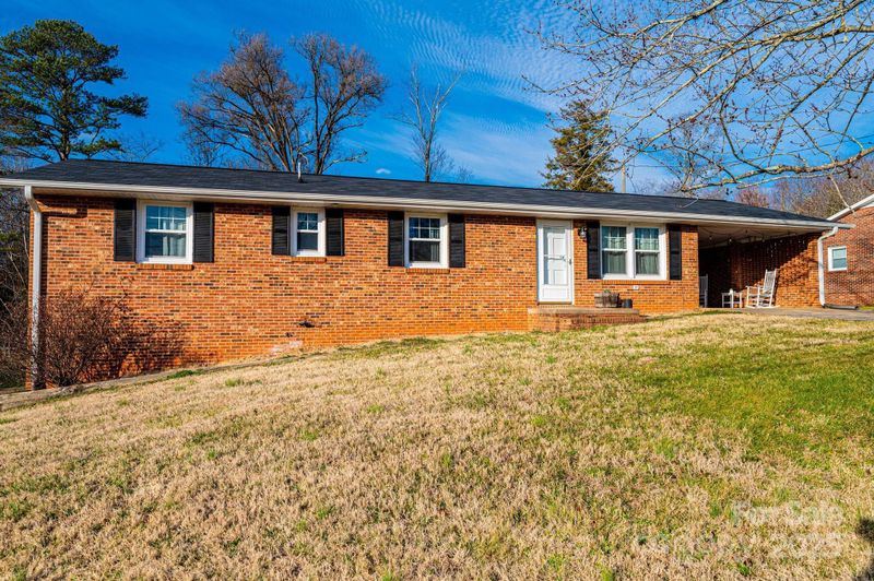 2745 33rd Ave NE, Hickory, NC 28601