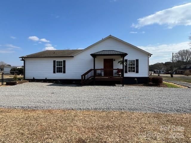 3186 Catawba St, Claremont, NC 28610