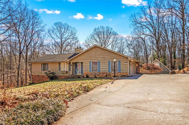 906 Harmony Dr, Statesville, NC 28677