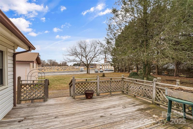 1264 22nd St NE, Hickory, NC 28601