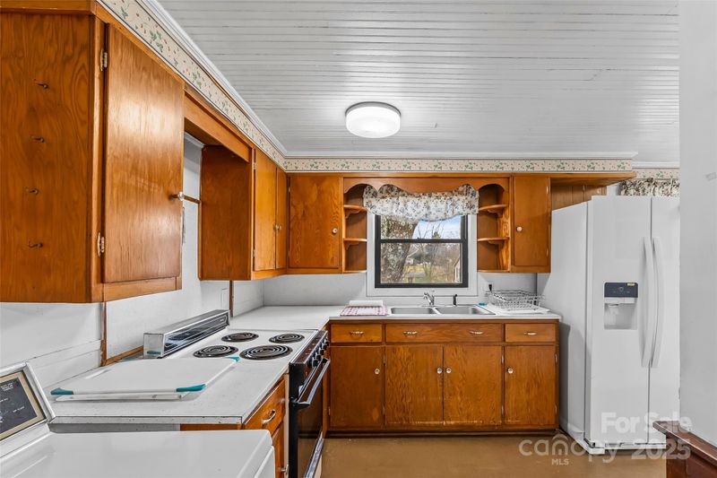 1264 22nd St NE, Hickory, NC 28601