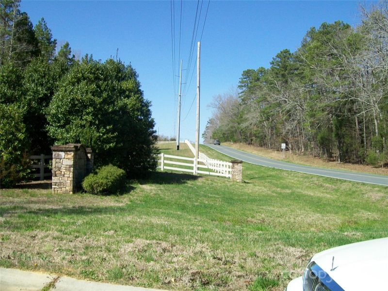 5822 Kristi Ln, Midland, NC 28107