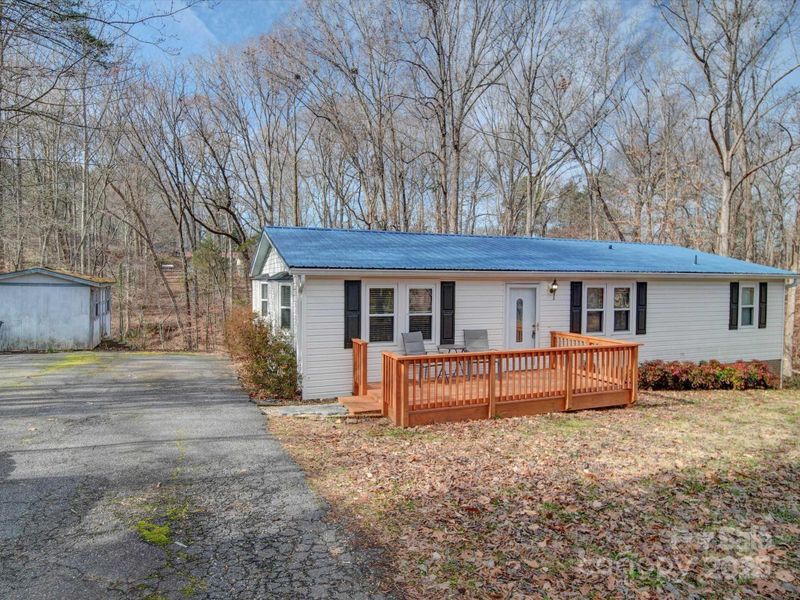 1075 Fye Dr, Newton, NC 28658
