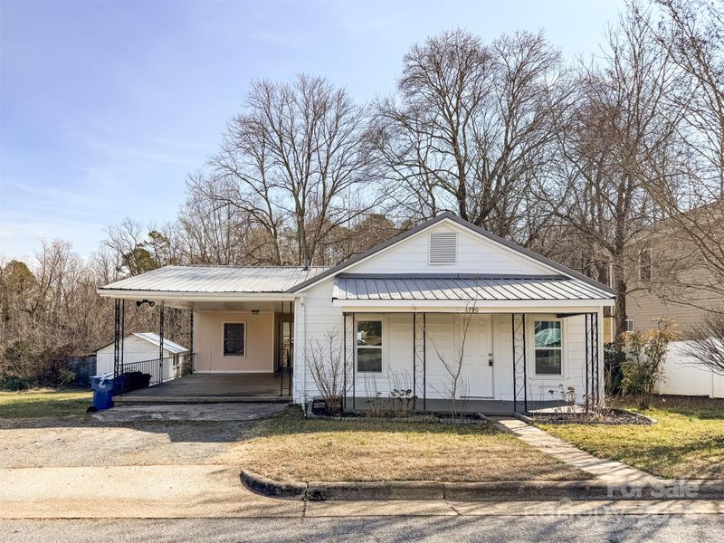 1790 17th Ave NE, Hickory, NC 28601