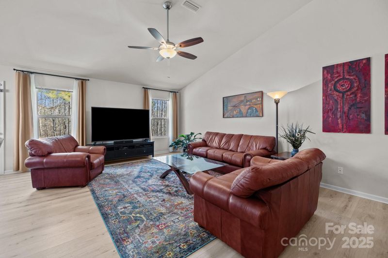 8218 Deodora Cedar Ln, Charlotte, NC 28215