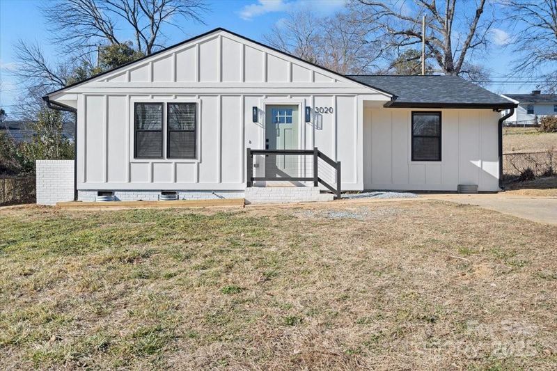 3020 Bellaire Dr, Charlotte, NC 28216