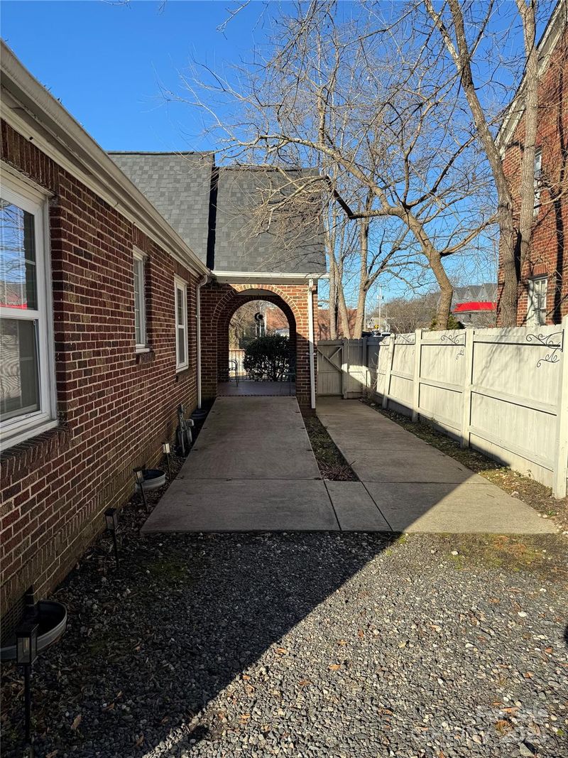 2220 The Pz, Charlotte, NC 28205