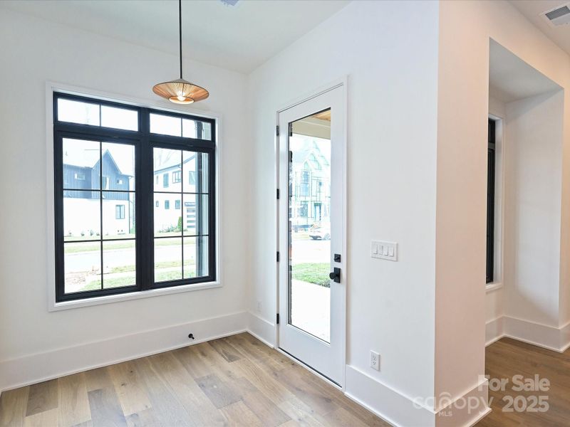 919 Laurel Creek Ln, Charlotte, NC 28211
