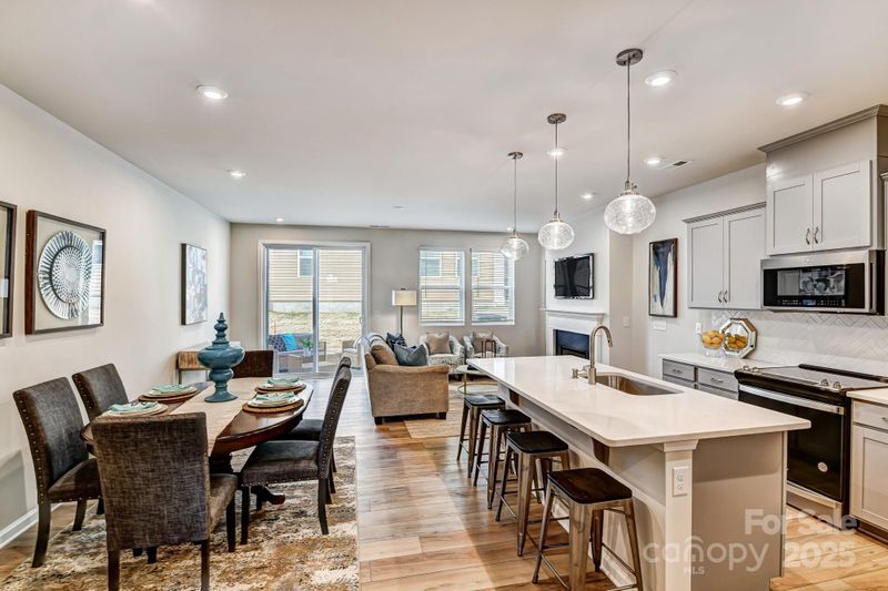 8027 Downy Oak Ln, Charlotte, NC 28269