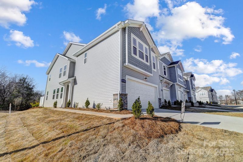 8023 Downy Oak Ln, Charlotte, NC 28269
