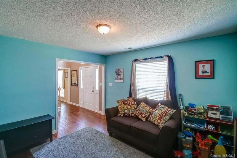 108 Silverleaf Ct, Mount Holly, NC 28120