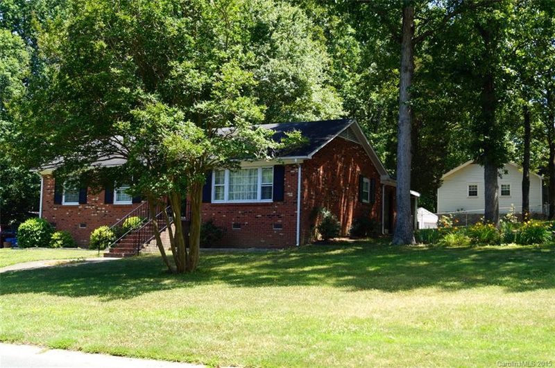 335 Clearbrook Rd, Matthews, NC 28105