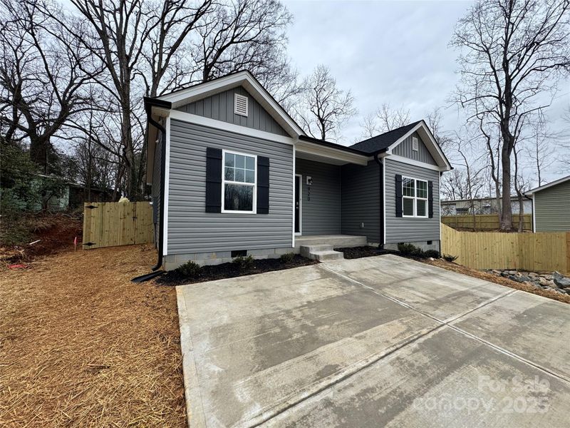 920 Moose St, Lowell, NC 28098