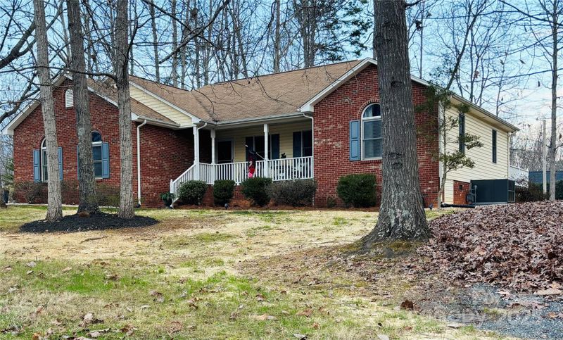 920 Hunting Ave, Lincolnton, NC 28092