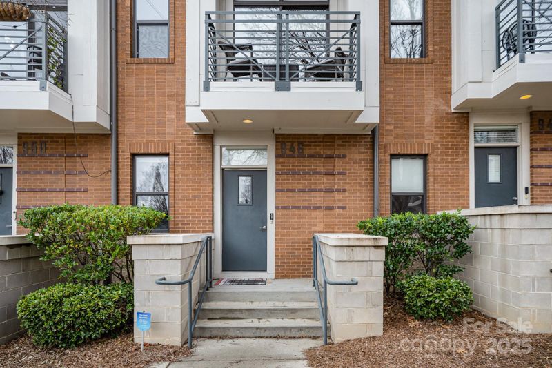 946 E 8th St, Charlotte, NC 28204