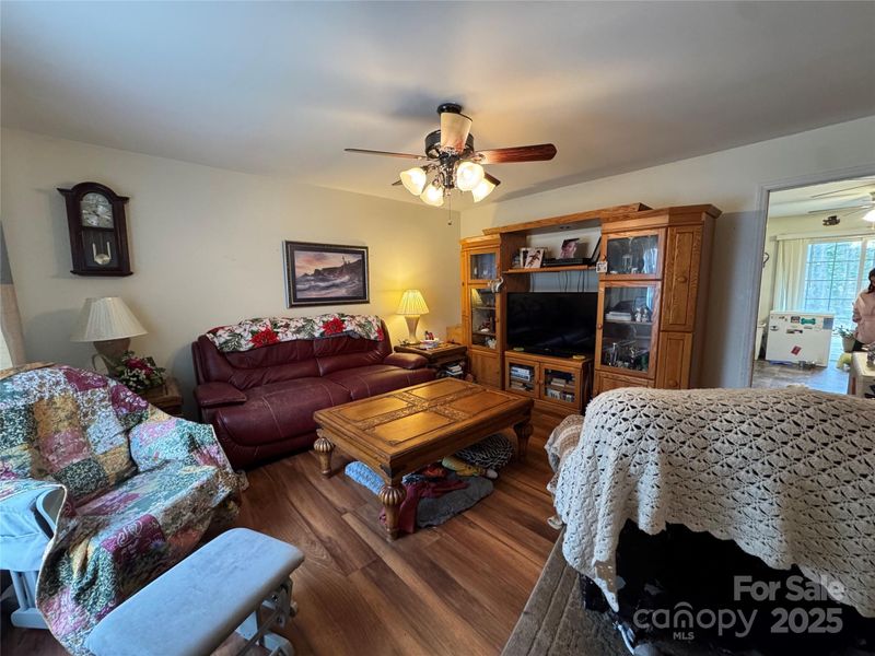 8522 Stonehurst Dr, Charlotte, NC 28214