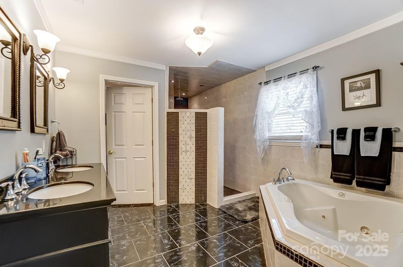 211 Spring St, Belmont, NC 28012