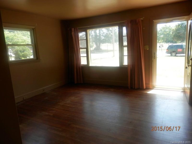 1339 Orvis St, Charlotte, NC 28216
