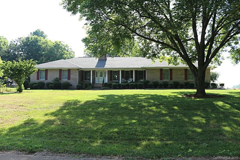 857 N Main St, Mount Pleasant, NC 28124
