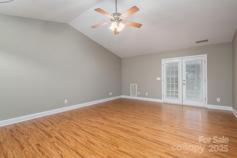 810 E Main St, Maiden, NC 28650