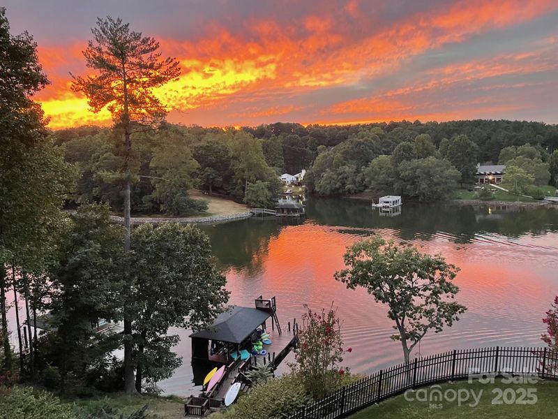 649 46th Avenue Dr NE, Hickory, NC 28601