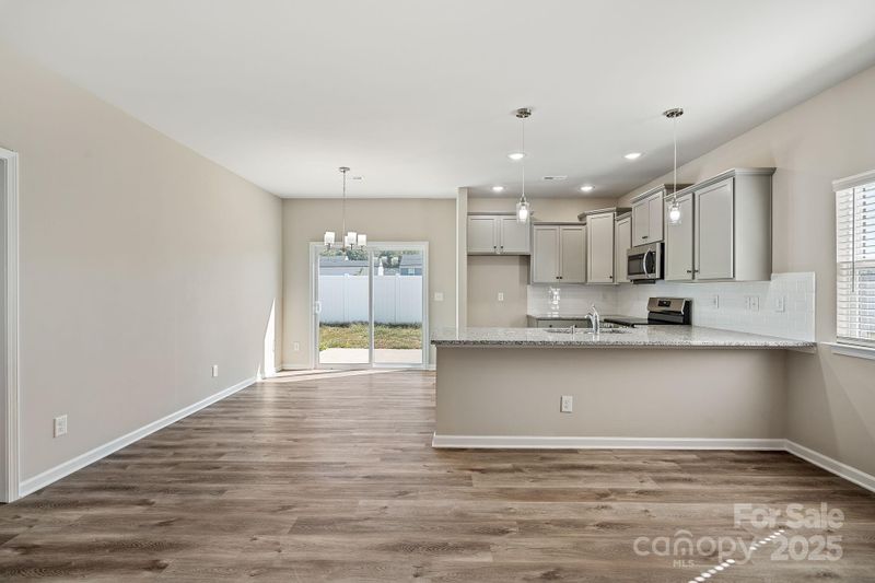 2112 Clapham Ct, Charlotte, NC 28215
