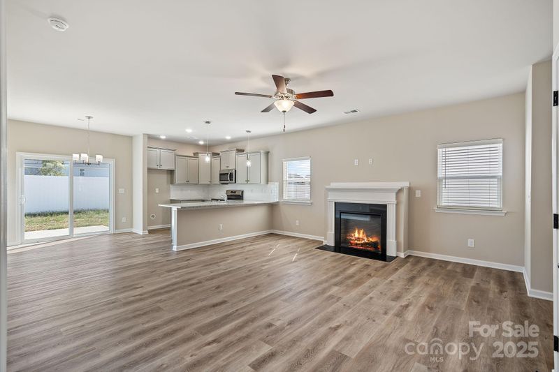 2112 Clapham Ct, Charlotte, NC 28215