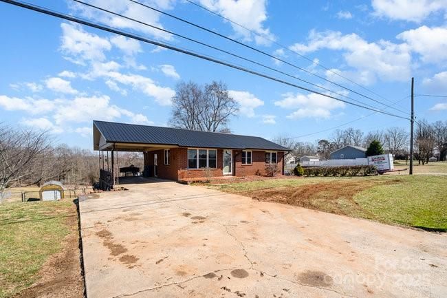 4386 Section House Rd, Hickory, NC 28601