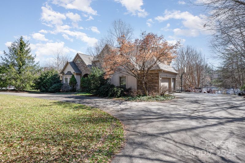 4724 1st St NE, Hickory, NC 28601