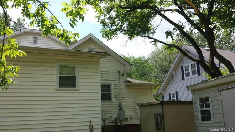 206 Washington Ave W, Bessemer City, NC 28016