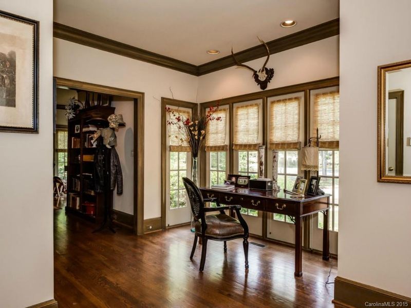 1212 Wareham Ct, Charlotte, NC 28207