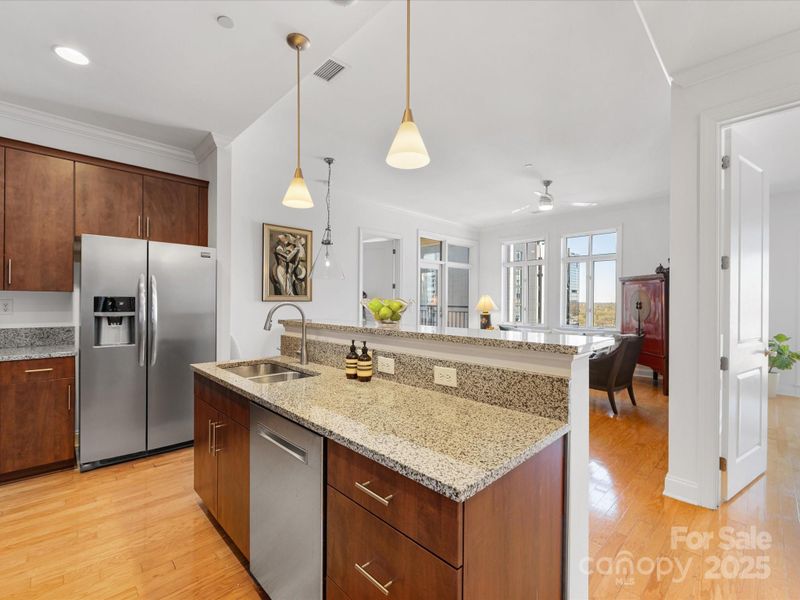 230 S Tryon St #1111, Charlotte, NC 28202