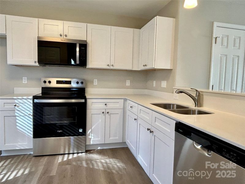 7702 Brisbane Ct, Charlotte, NC 28215