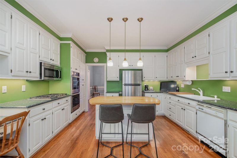 4605 Curraghmore Rd, Charlotte, NC 28210