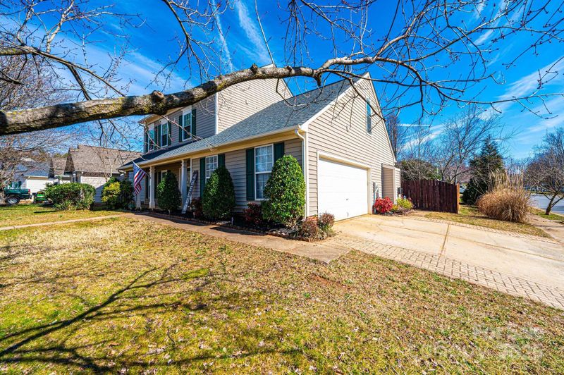102 Brewster Ct, Mooresville, NC 28115