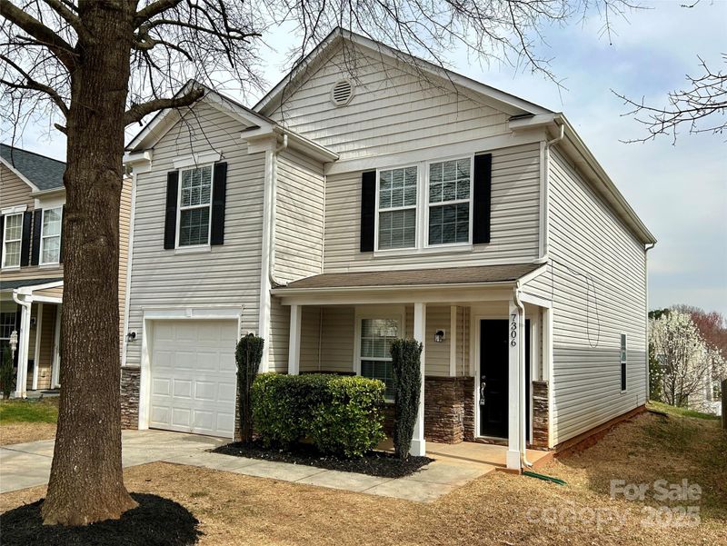 7306 Fox Point Dr, Charlotte, NC 28269