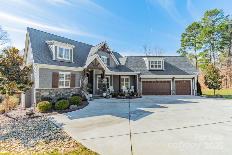 571 Firefly Ln, Iron Station, NC 28080