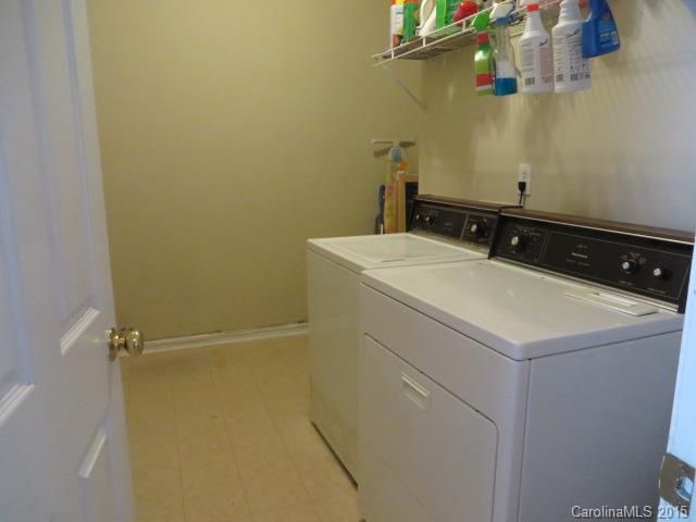 515 Moss Stream Ln, Charlotte, NC 28214