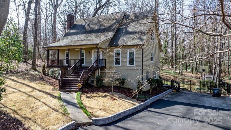 608 Bubbling Well Rd, Matthews, NC 28105